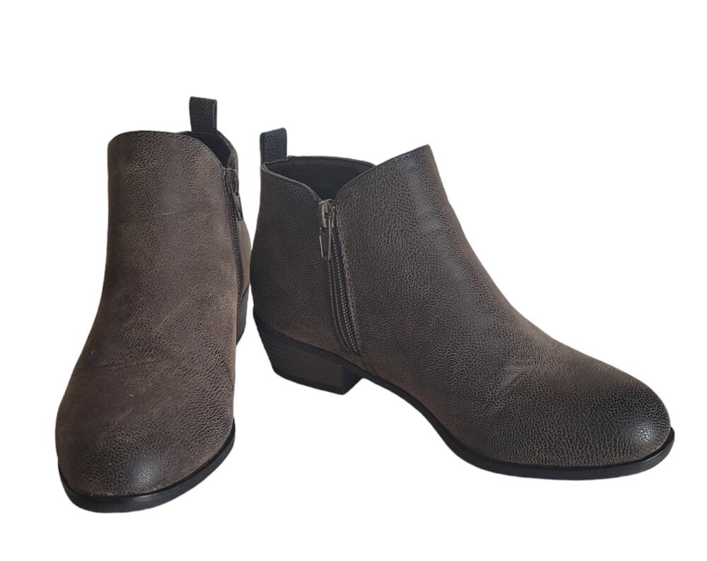 Pierre Dumas Women's Side Zip Block Heel Grey Leather Ankle Booties Size: 7